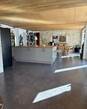 Grande Maison De Groupe *